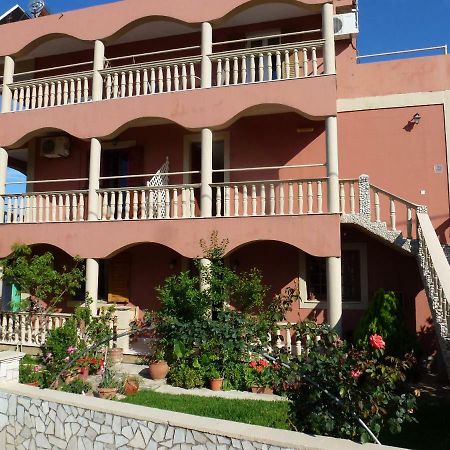 Marinos Studios At Lourdata Village Luaran gambar