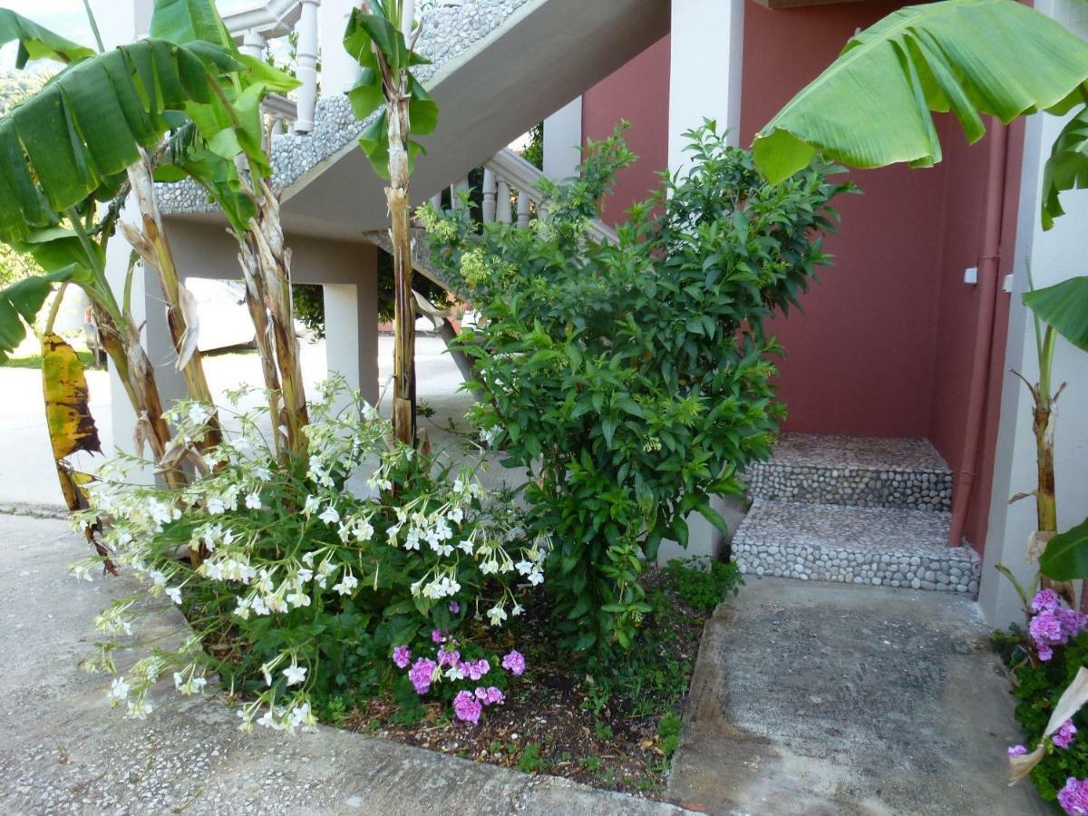 Marinos Studios At Lourdata Village Luaran gambar